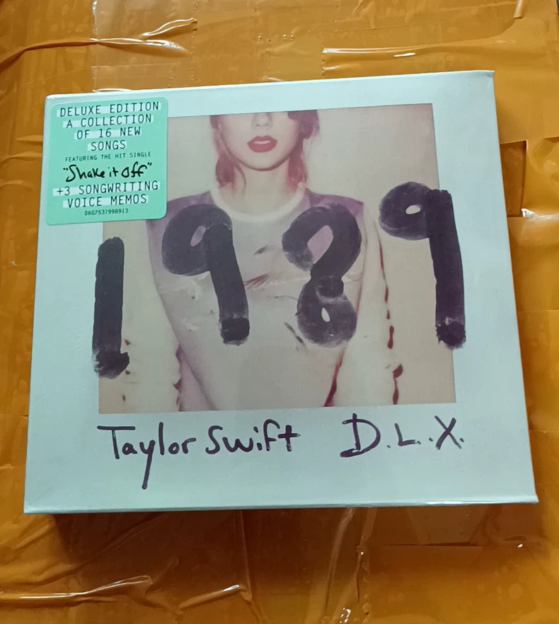 Taylor Swift – 1989 Deluxe Edition CD with 13 Polaroids — Sealed