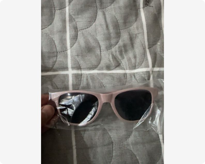 Taylor Swift – Welcome to New York Official Sunglasses & Case – New