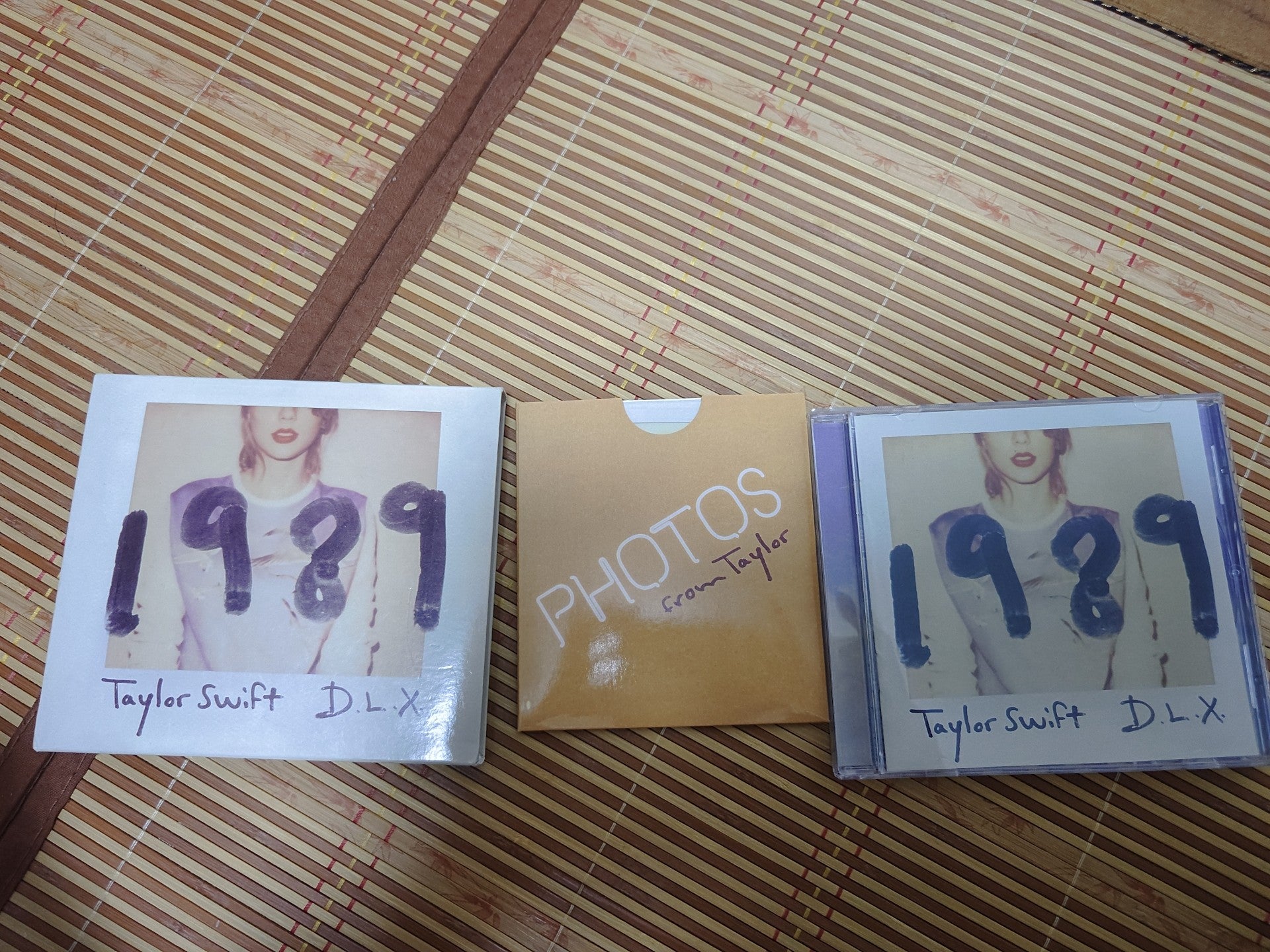 Taylor Swift – 1989 Deluxe Edition CD + Complete Polaroids 1–13 (Pre-Owned)