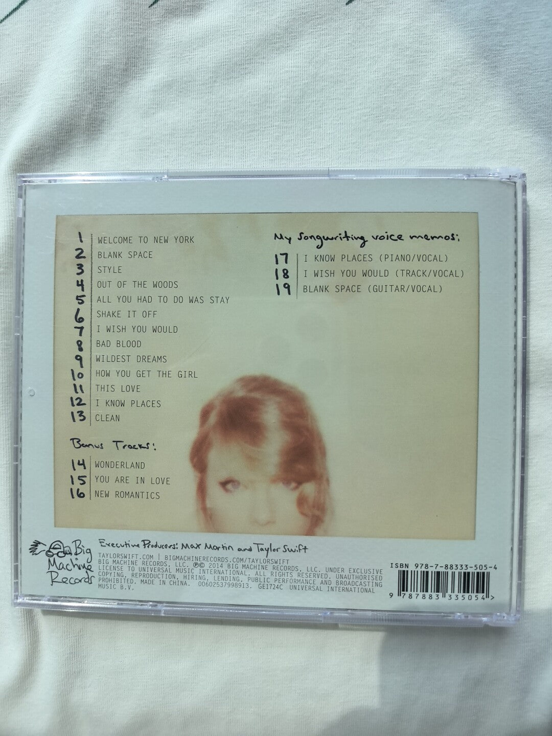 Taylor Swift – 1989 Deluxe CD China Edition with 13 Polaroids (Near Mint)