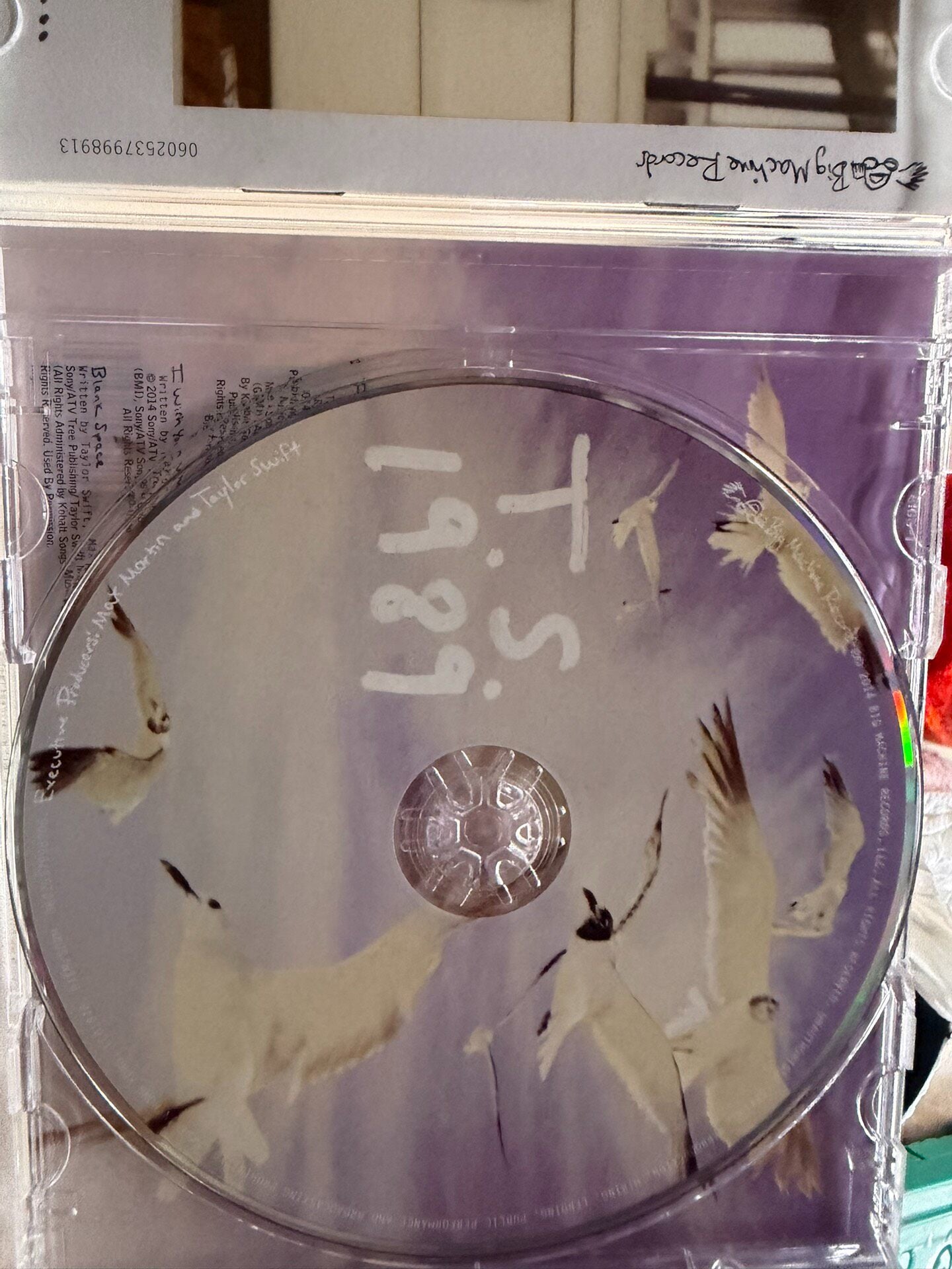 Taylor Swift – 1989 Deluxe Edition CD with Lyric Booklet (Pre-Owned)