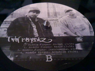 Twin Beredaz : Jezebel / Middle Fingaz (12")